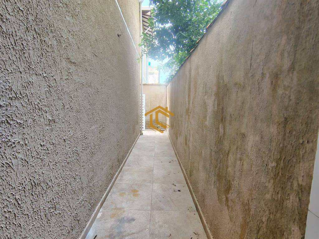 Casa em Praia Grande, no bairro Melvi