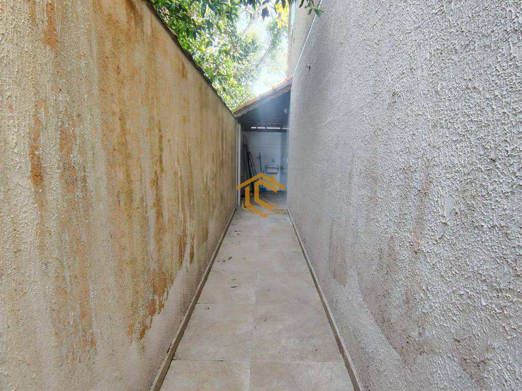 Casa em Praia Grande, no bairro Melvi