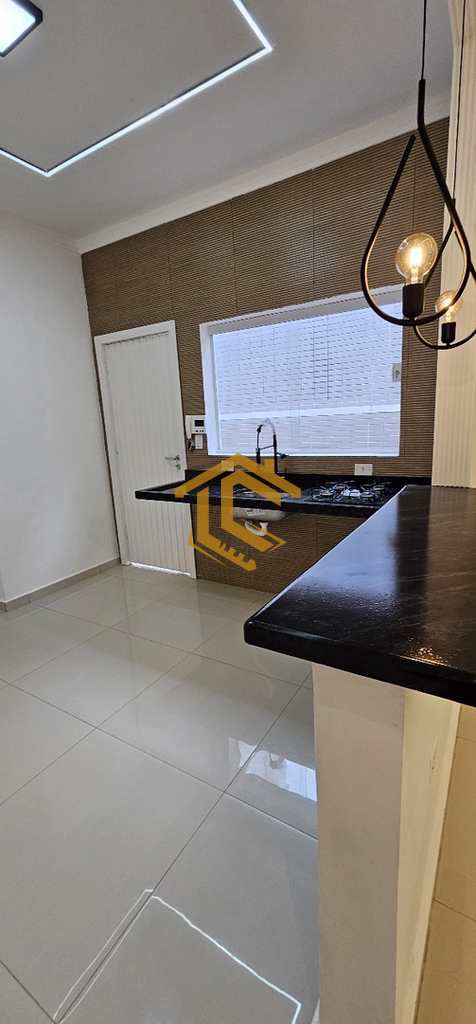 Casa em Praia Grande, no bairro Caiçara