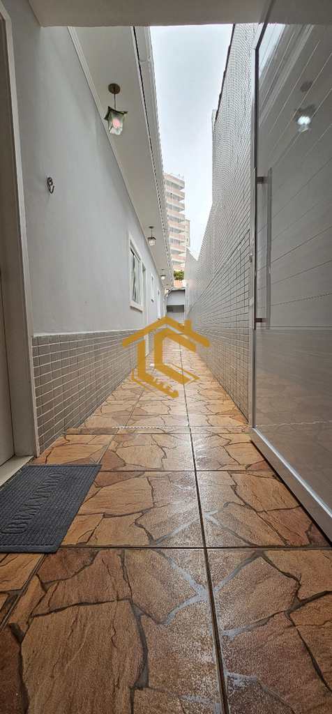 Casa em Praia Grande, no bairro Caiçara