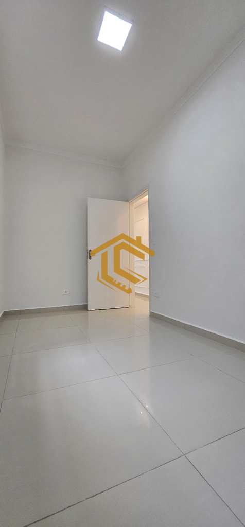 Casa em Praia Grande, no bairro Caiçara