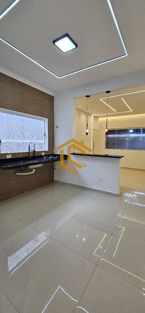 Casa em Praia Grande, no bairro Caiçara