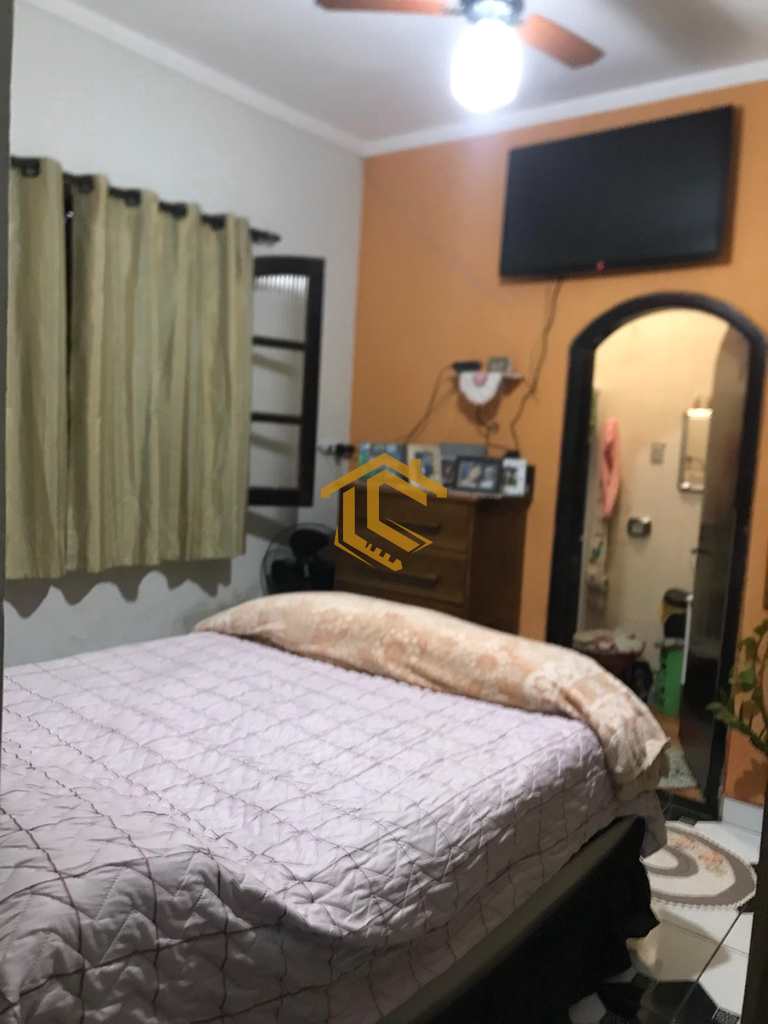 Casa em Praia Grande, no bairro Caiçara