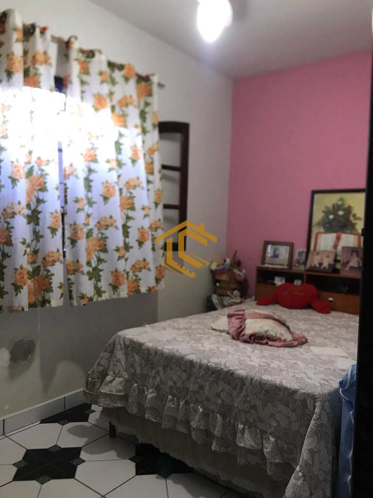 Casa em Praia Grande, no bairro Caiçara