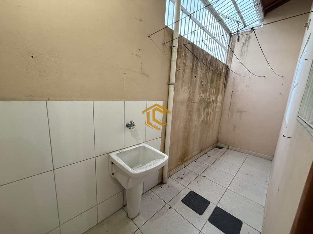 Casa em Praia Grande, no bairro Balneário Maracanã