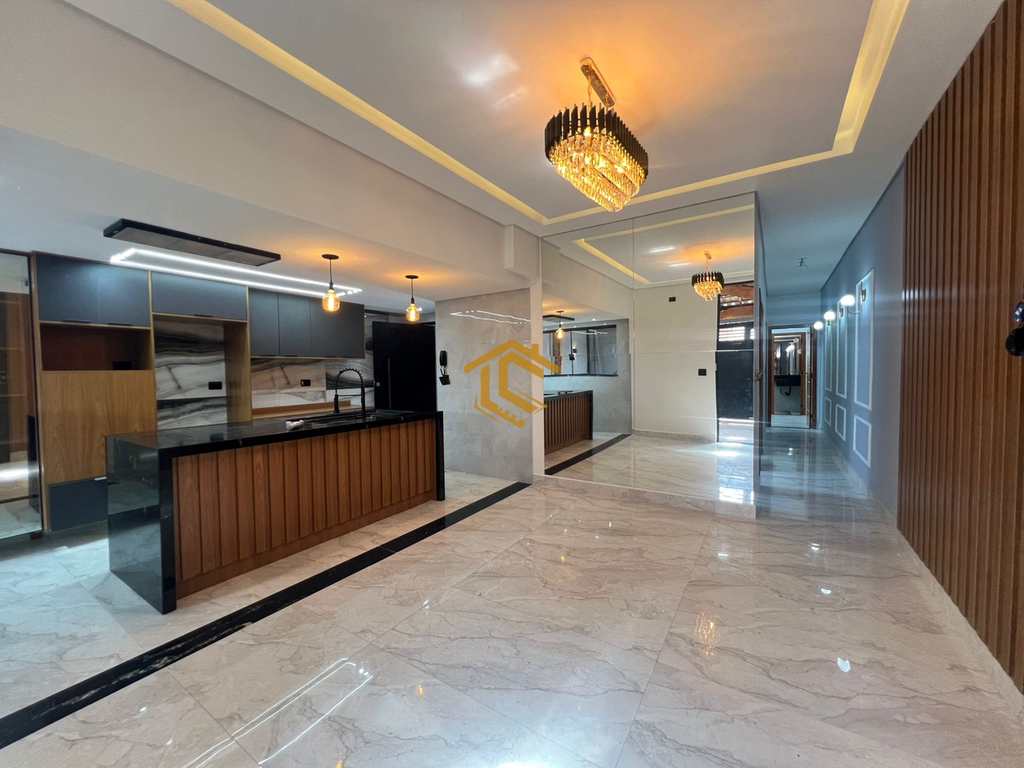 Casa em Praia Grande, no bairro Real