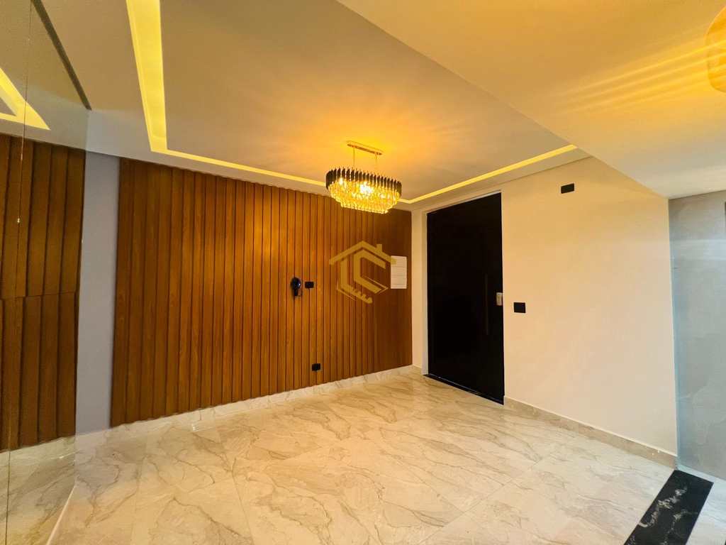 Casa em Praia Grande, no bairro Real