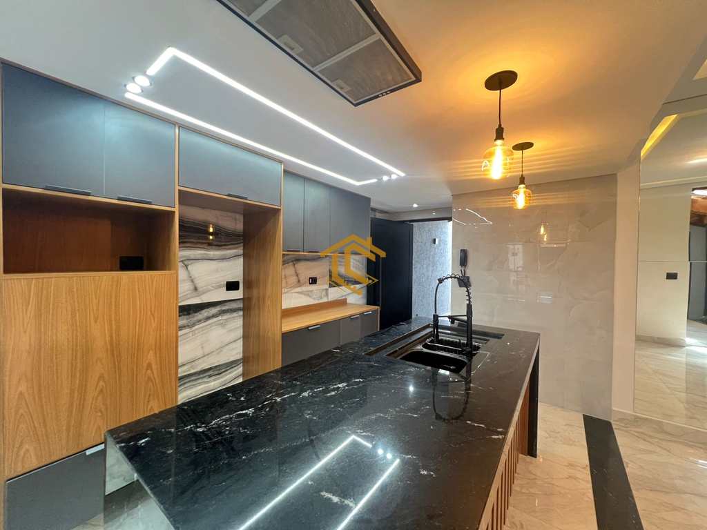 Casa em Praia Grande, no bairro Real