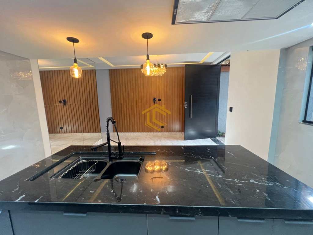 Casa em Praia Grande, no bairro Real