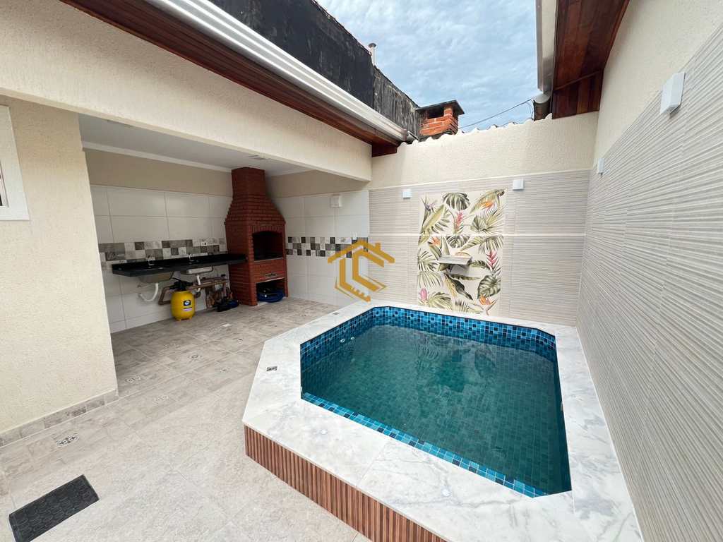 Casa em Praia Grande, no bairro Caiçara