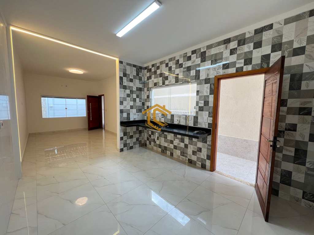 Casa em Praia Grande, no bairro Caiçara