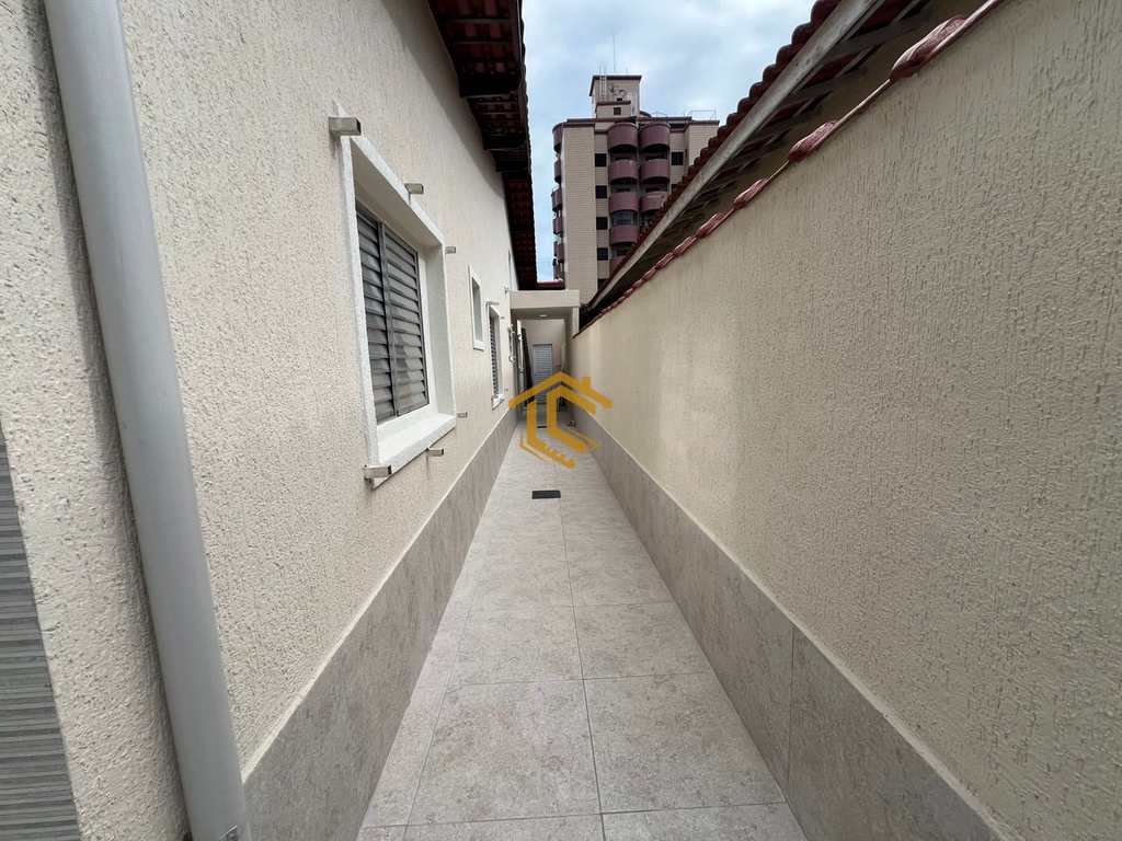 Casa em Praia Grande, no bairro Caiçara