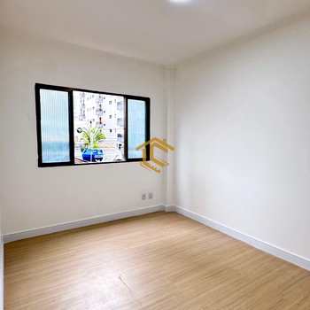 Apartamento em Praia Grande, bairro Tupi