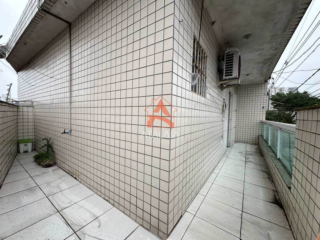 Casa em Praia Grande, no bairro Guilhermina