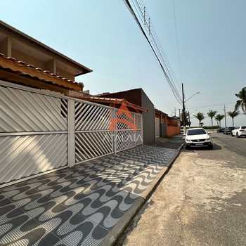 Casa em Praia Grande, bairro Real