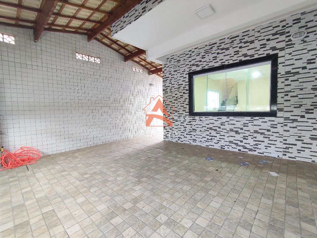 Casa em Praia Grande, no bairro Mirim