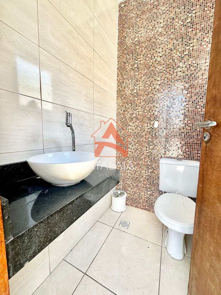 Casa em Praia Grande, no bairro Mirim