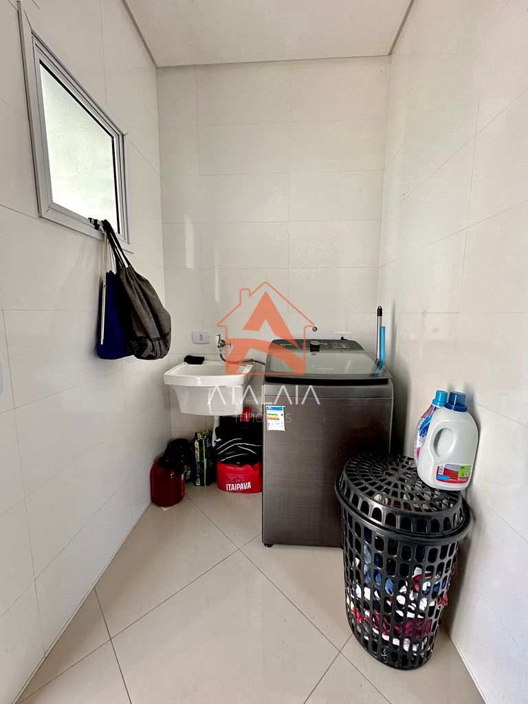 Casa em Praia Grande, no bairro Mirim