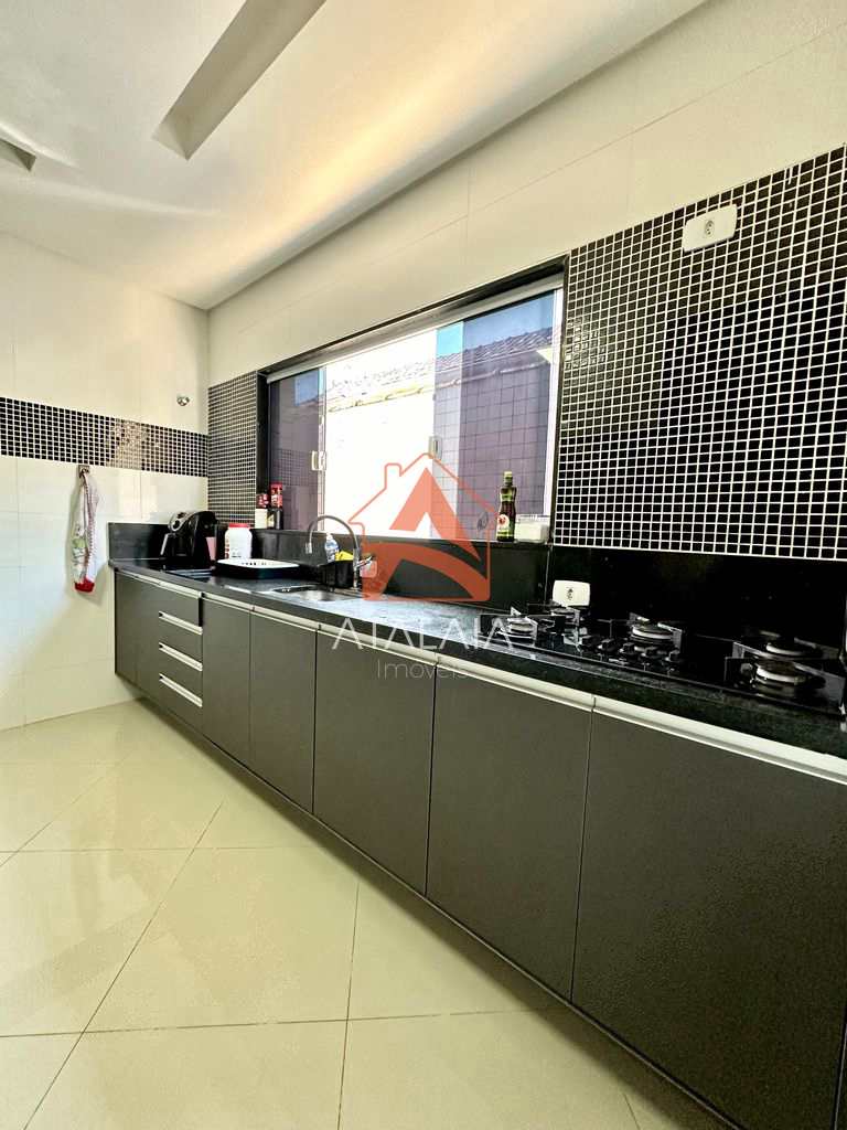 Casa em Praia Grande, no bairro Mirim