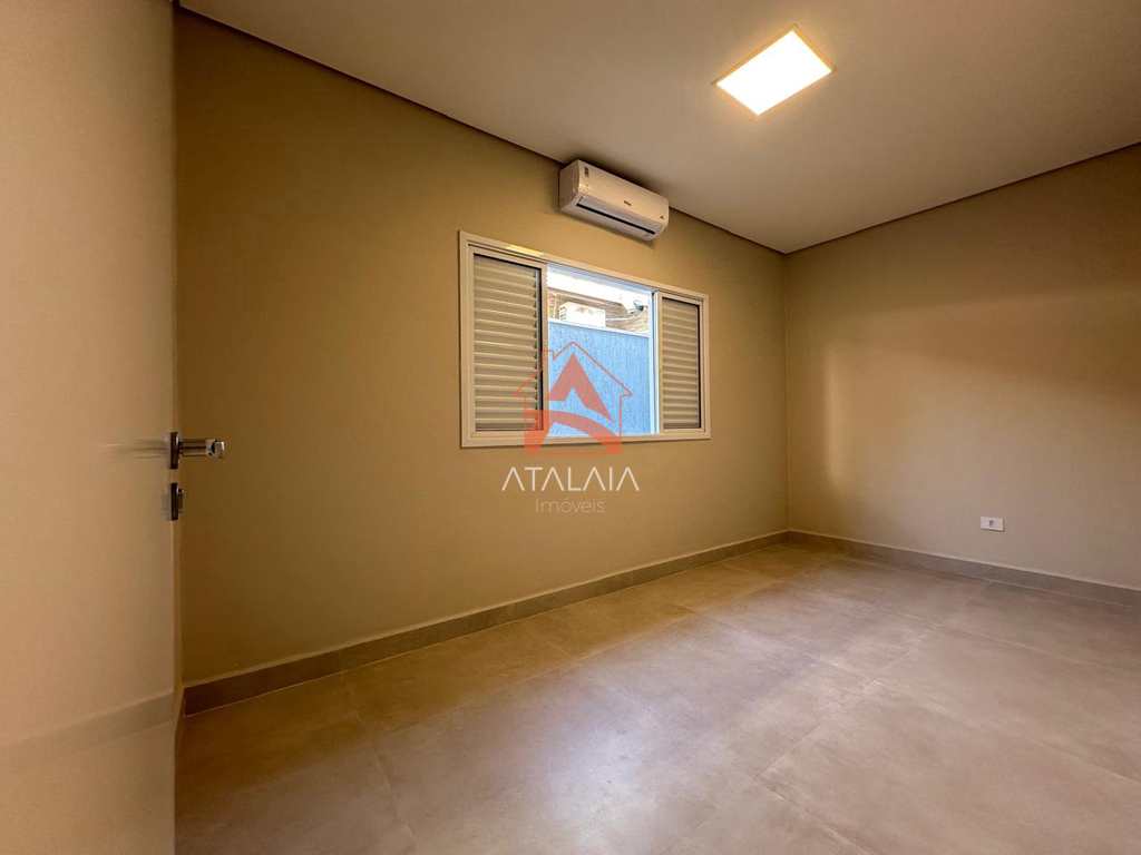 Casa em Praia Grande, no bairro Solemar