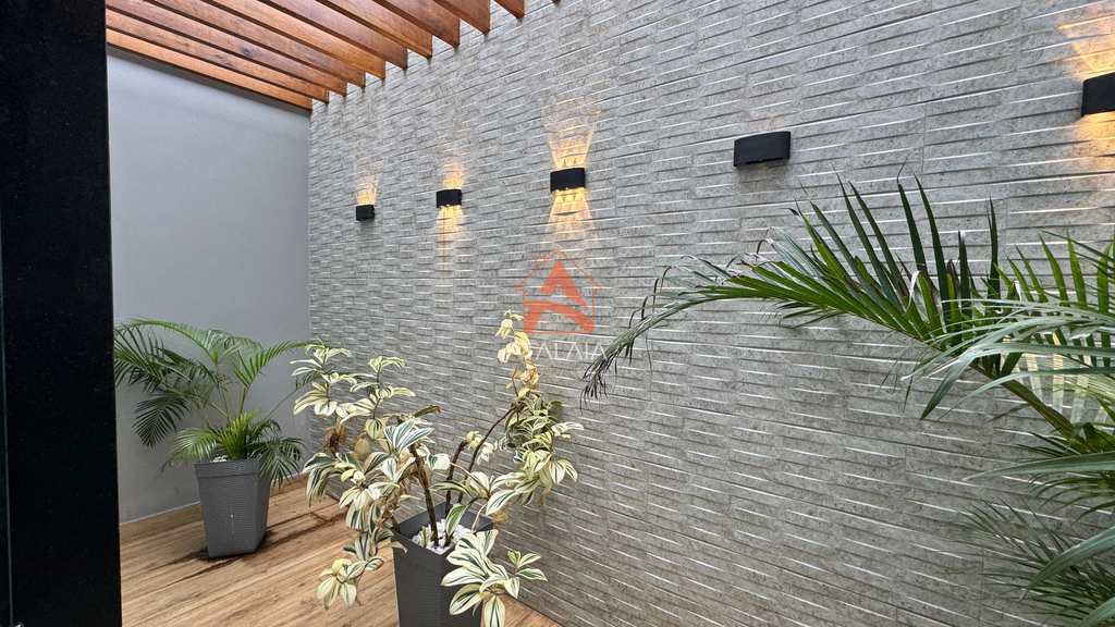 Casa em Praia Grande, no bairro Maracanã