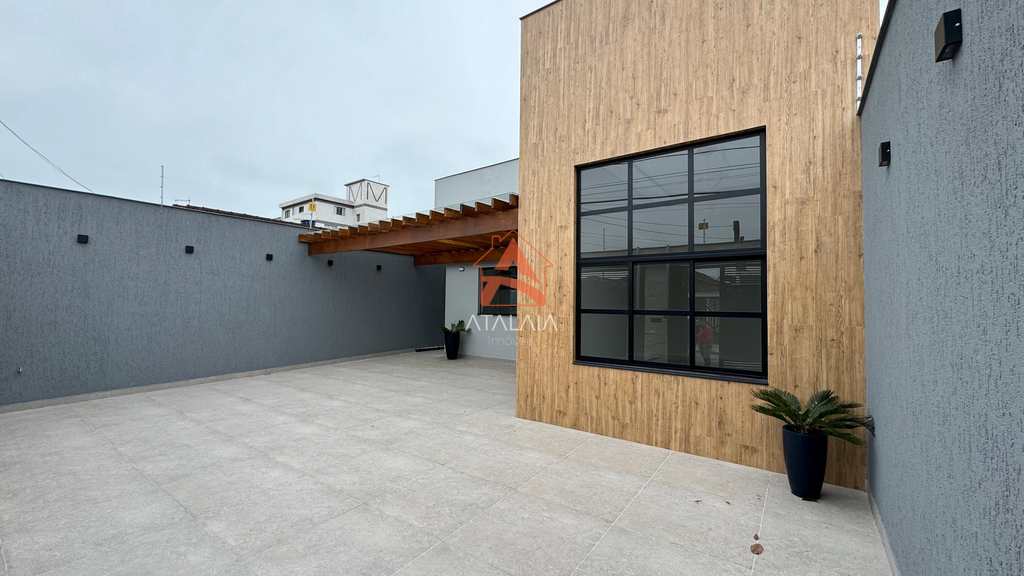 Casa em Praia Grande, no bairro Maracanã