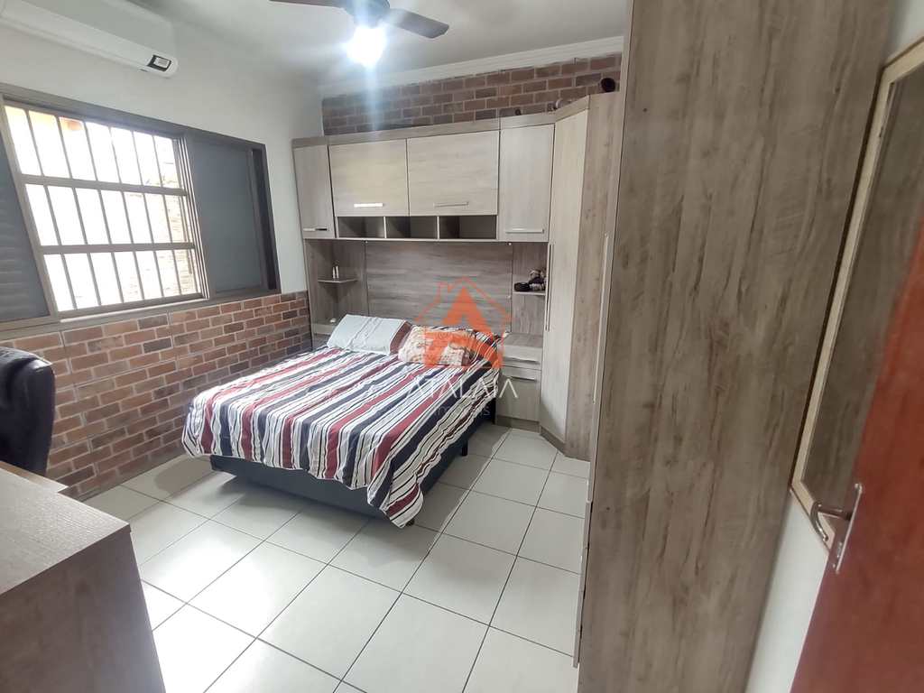 Casa em Praia Grande, no bairro Real