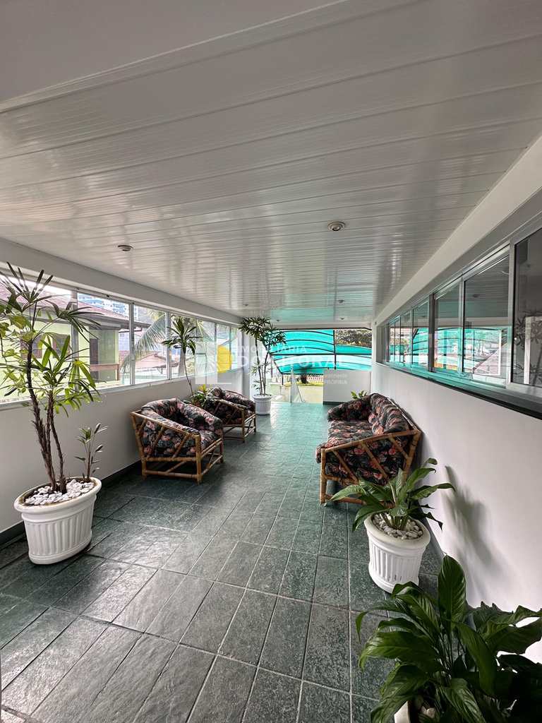Apartamento em Mongaguá, no bairro Centro