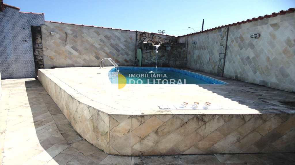 Sobrado com piscina a venda em Mongaguá. Bairro Itaoca