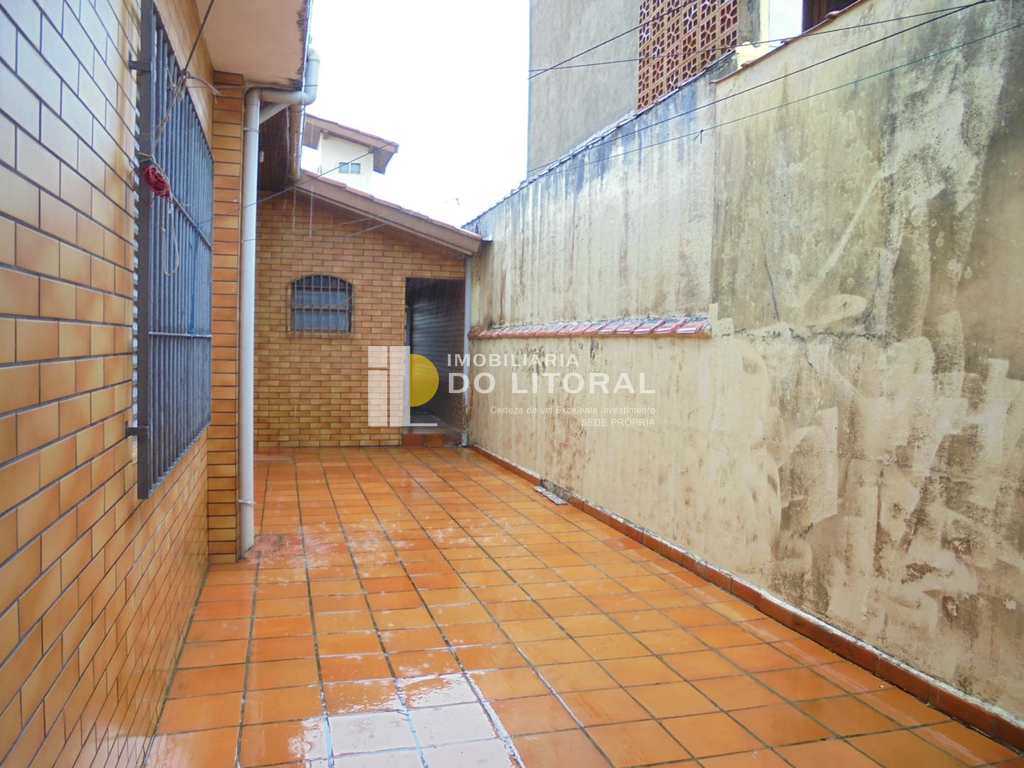 Casa em Mongaguá, no bairro Balneário Itaóca