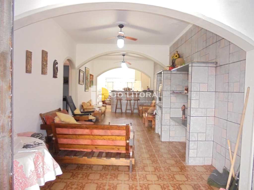Casa em Mongaguá, no bairro Balneário Itaóca