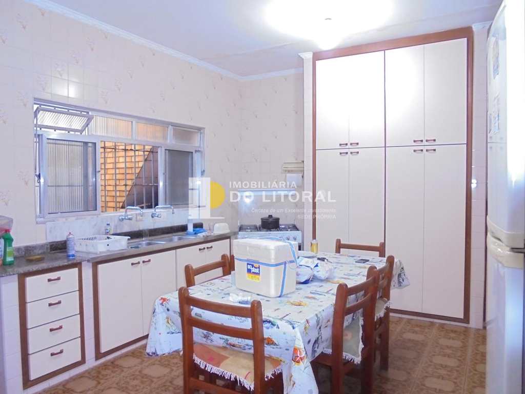 Casa em Mongaguá, no bairro Balneário Itaóca