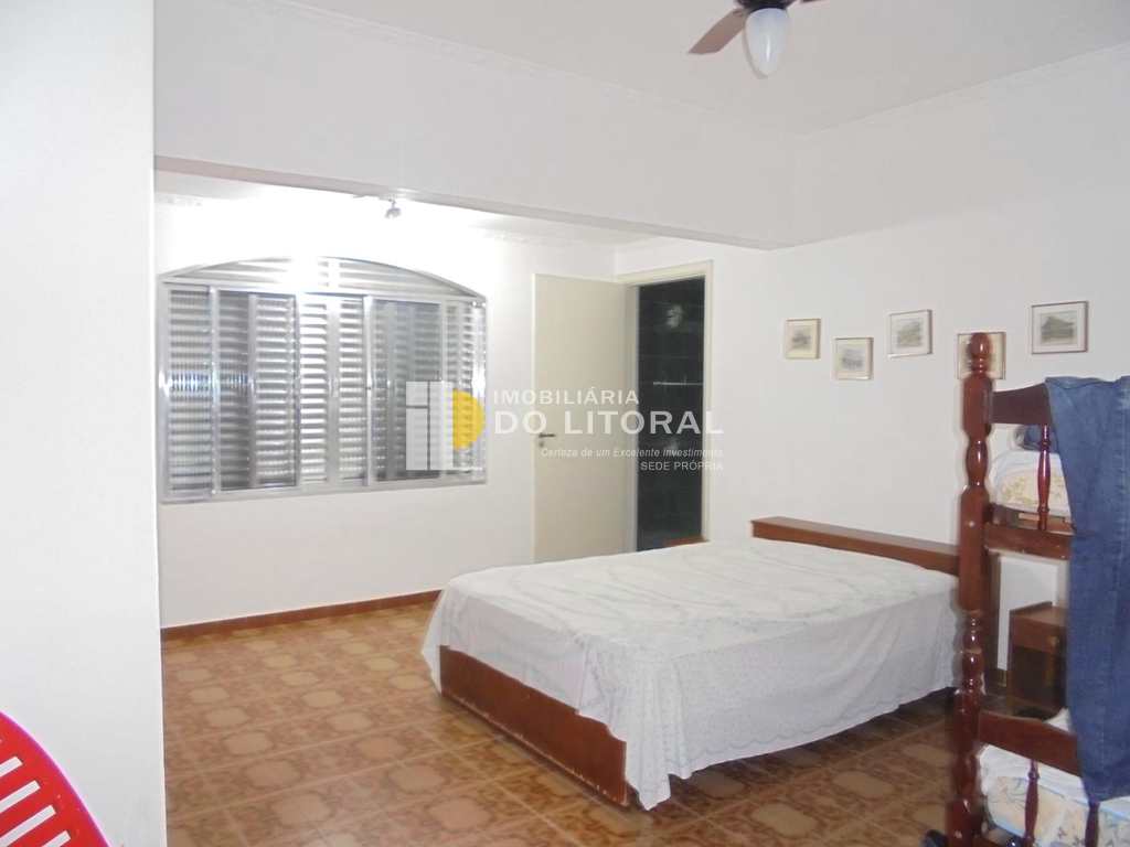 Casa em Mongaguá, no bairro Balneário Itaóca