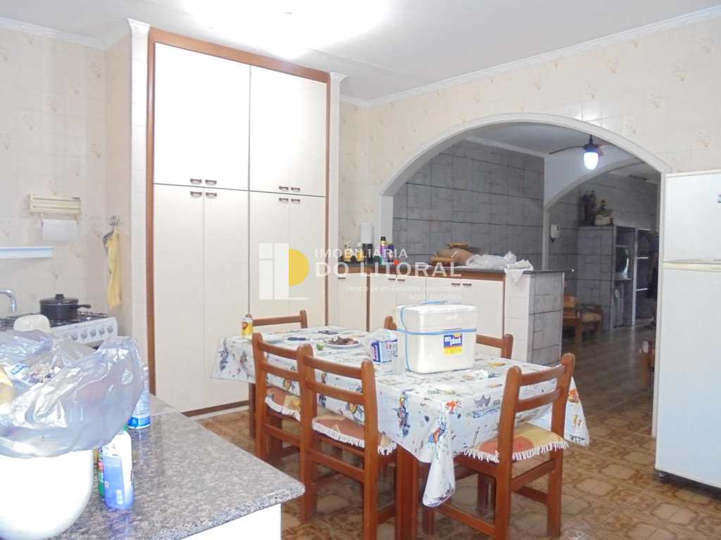 Casa em Mongaguá, no bairro Balneário Itaóca