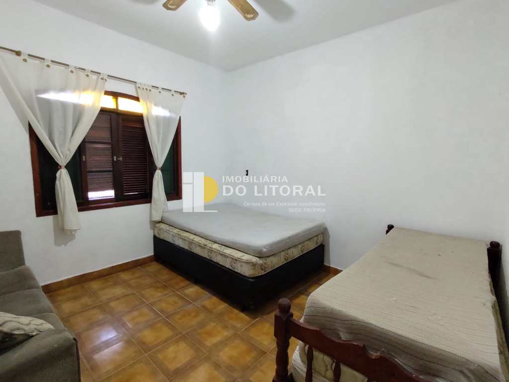Casa em Mongaguá, no bairro Balneário Itaóca