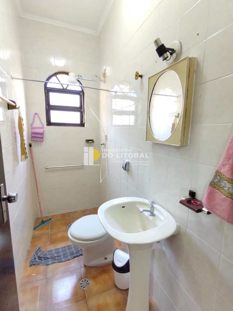Casa em Mongaguá, no bairro Balneário Itaóca