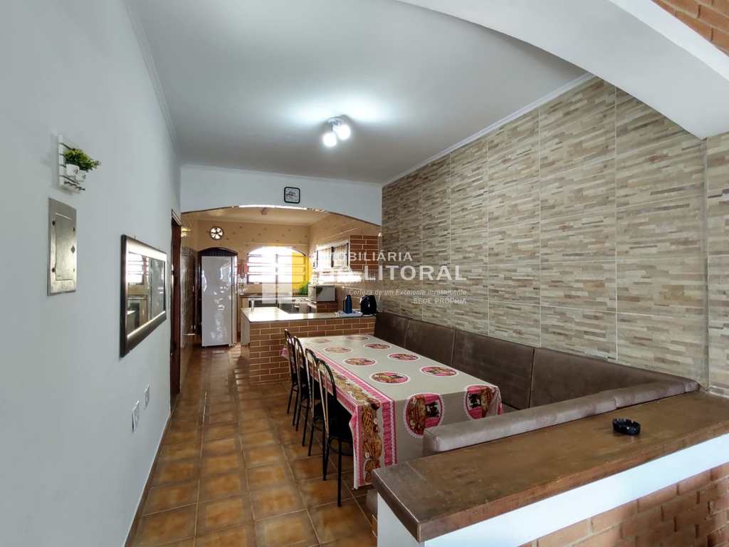 Casa em Mongaguá, no bairro Balneário Itaóca