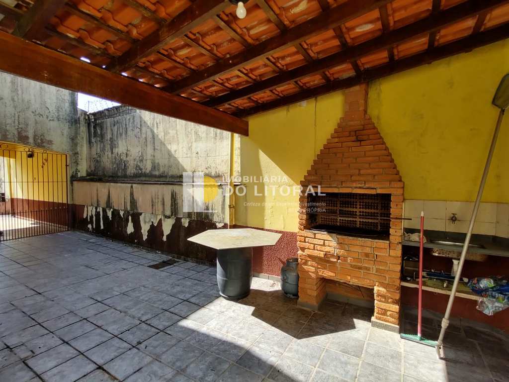 Casa em Mongaguá, no bairro Balneário Itaóca