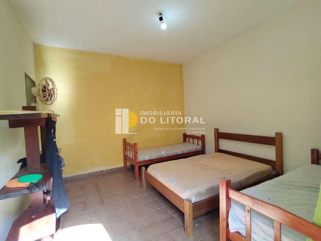 Casa em Mongaguá, no bairro Balneário Itaóca