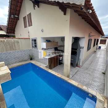 Casa em Mongaguá, bairro Balneário Itaguai