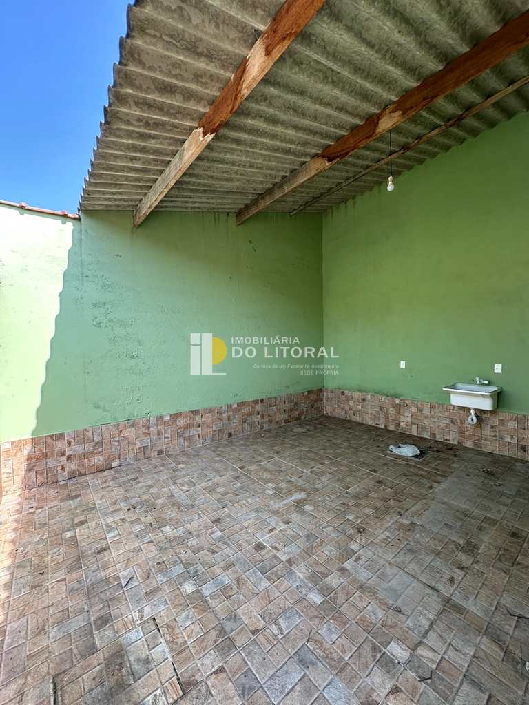 Casa em Mongaguá, no bairro Jardim Leonor