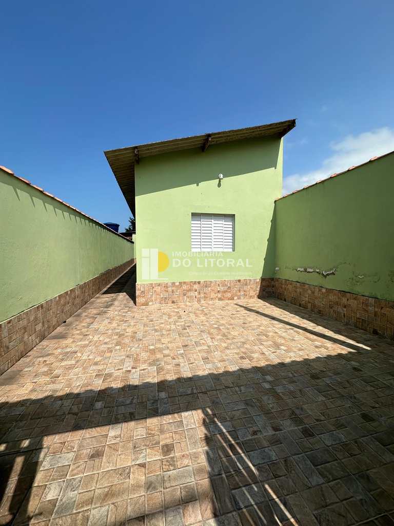 Casa em Mongaguá, no bairro Jardim Leonor