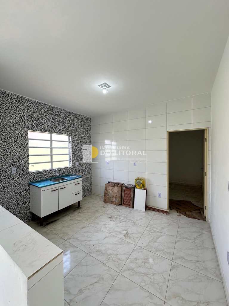 Casa em Mongaguá, no bairro Jardim Leonor