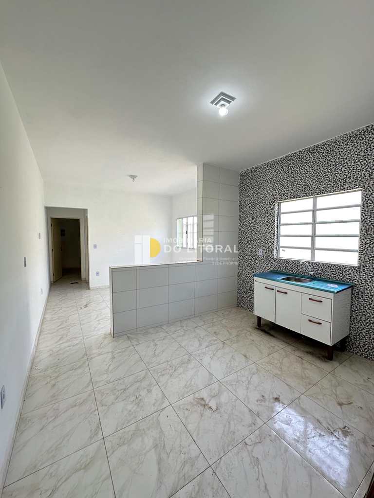 Casa em Mongaguá, no bairro Jardim Leonor
