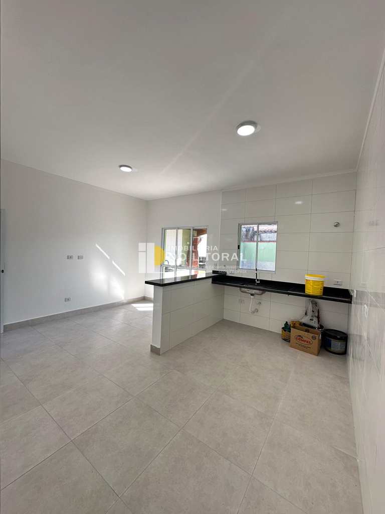 Casa em Mongaguá, no bairro Balneário Jussara