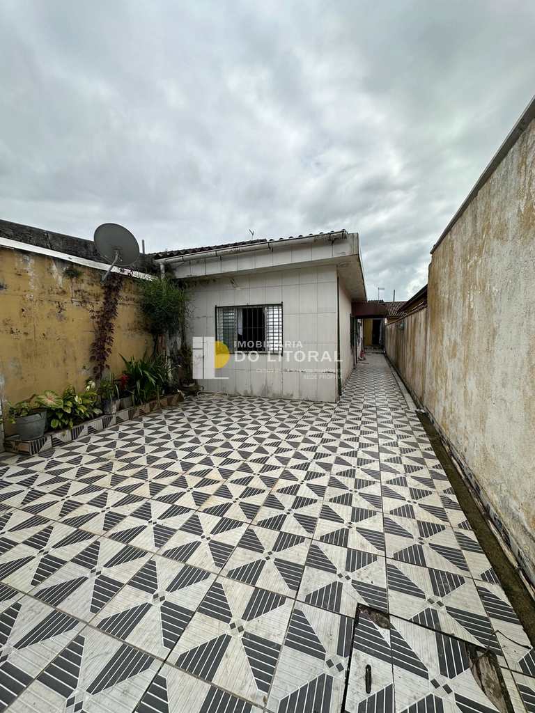Casa em Mongaguá, no bairro Balneário Jussara