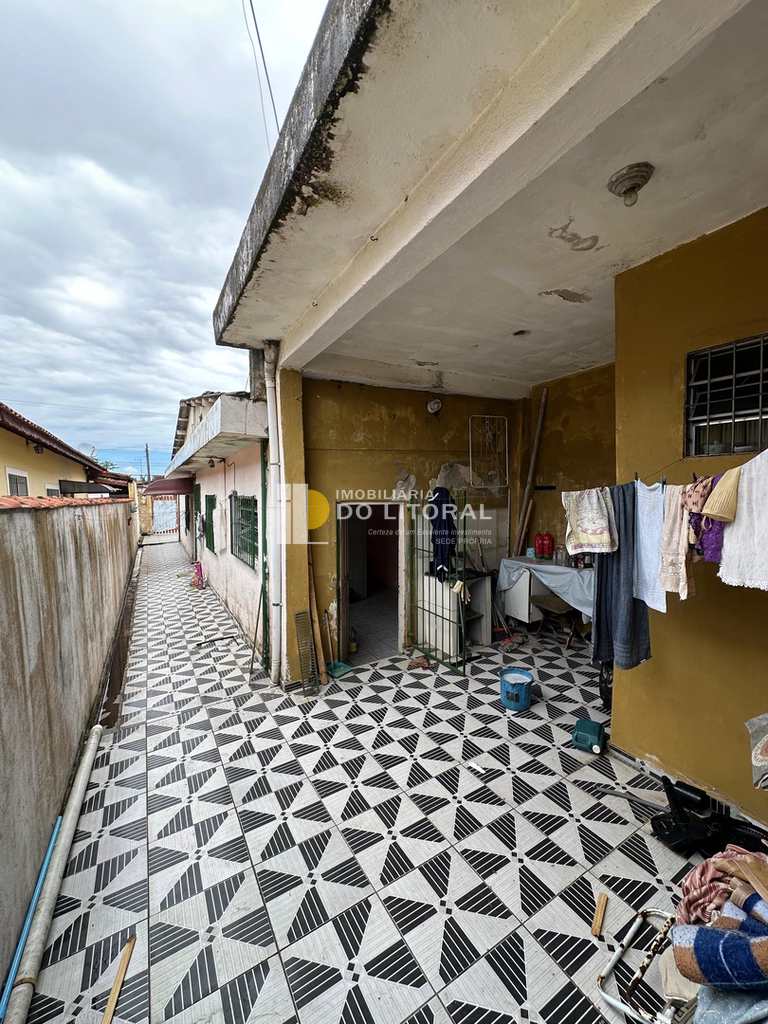 Casa em Mongaguá, no bairro Balneário Jussara