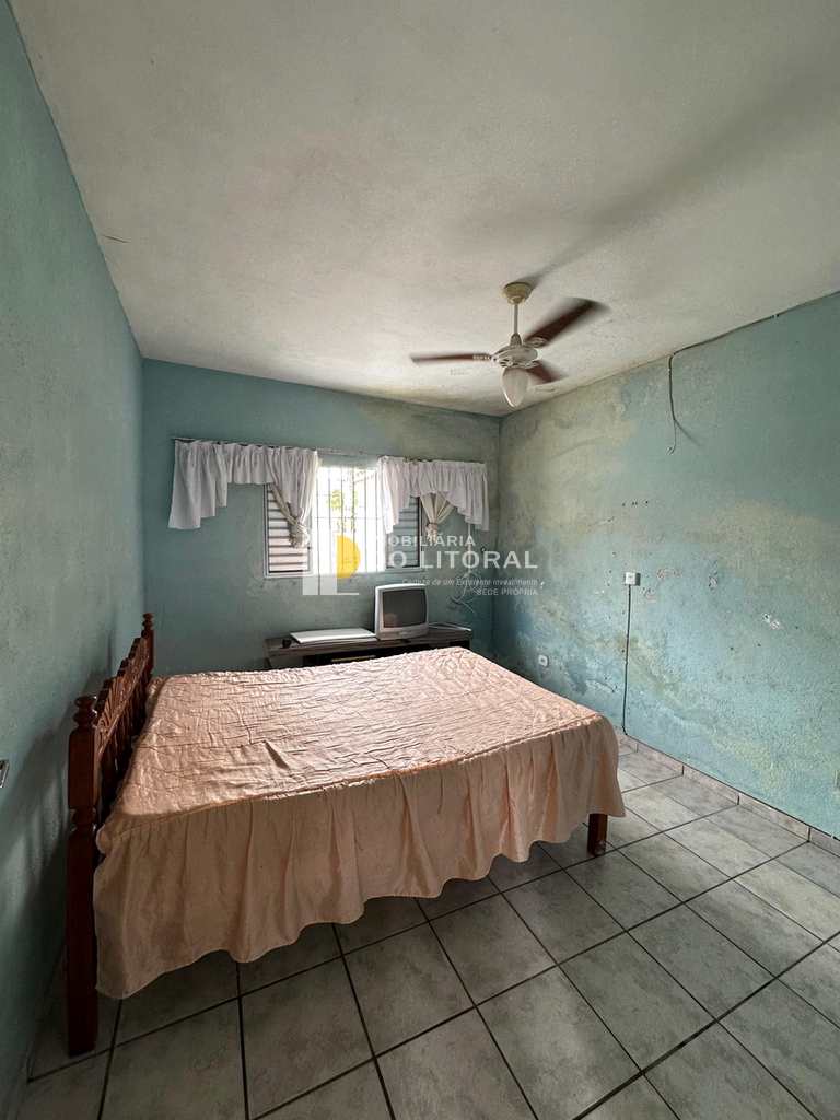 Casa em Mongaguá, no bairro Balneário Jussara