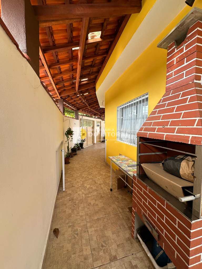 Casa em Mongaguá, no bairro Agenor de Campos