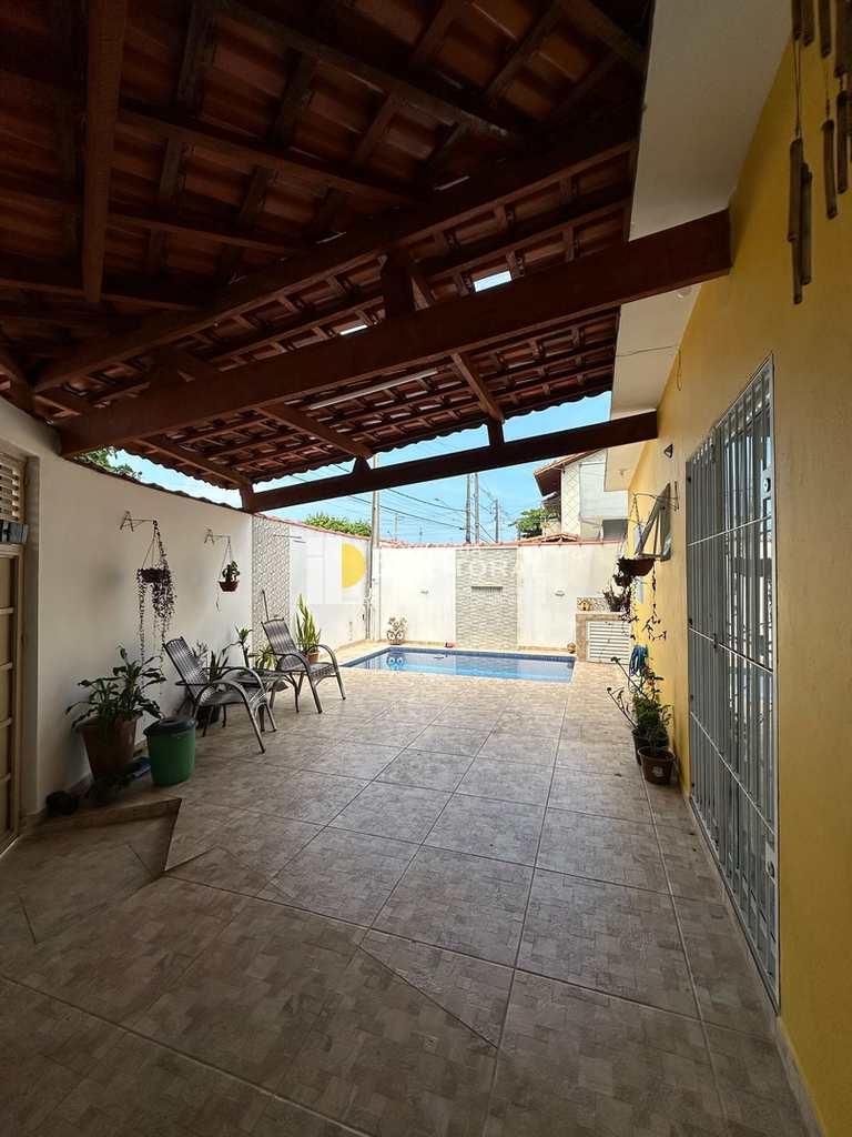 Casa em Mongaguá, no bairro Agenor de Campos